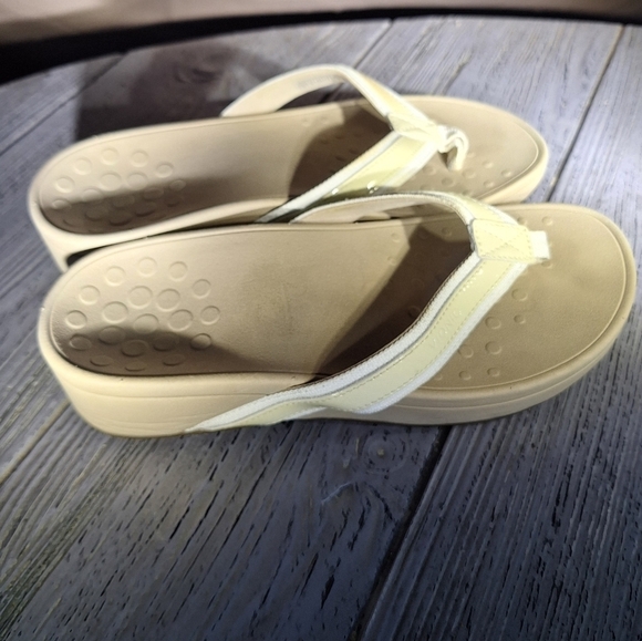 Vionic Women's Sandals 380 Hightide Cream and Tan Sz 8 - Picture 11 of 14